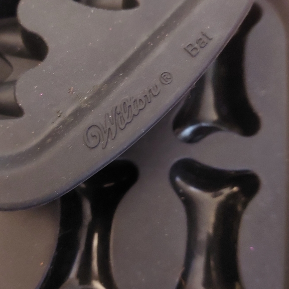 Lot Of 6 Black Silicone Halloween Ice Cube Trays Candals  (BAG C) - Picture 4 of 4